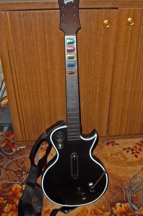 guitar_hero_3_out_of_the_box_05.jpg